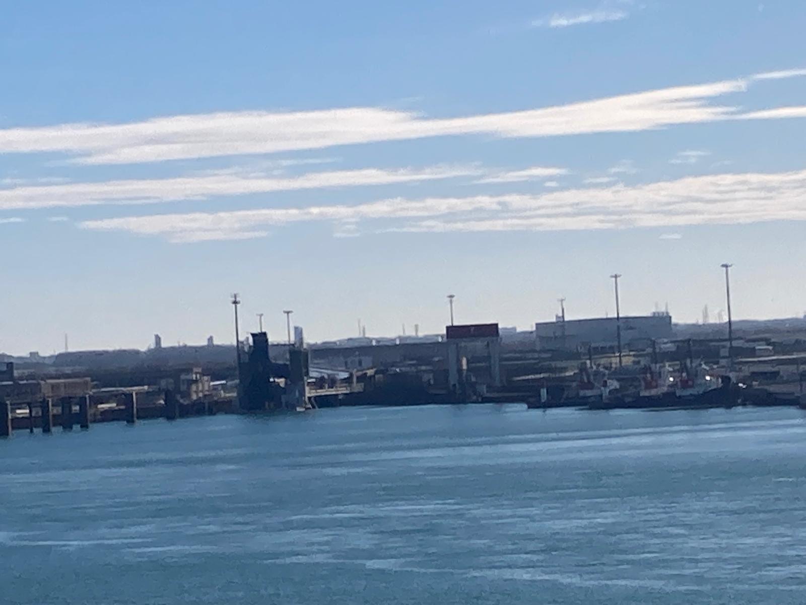 Kaikante im Fährhafen Dover – Ankunft für Fußpassagiere